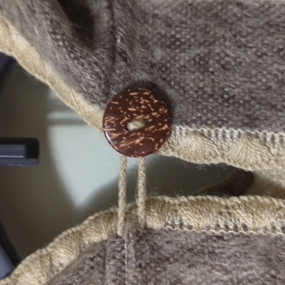 Fringed Alpaca Poncho with Hood - Picture 3 of 6